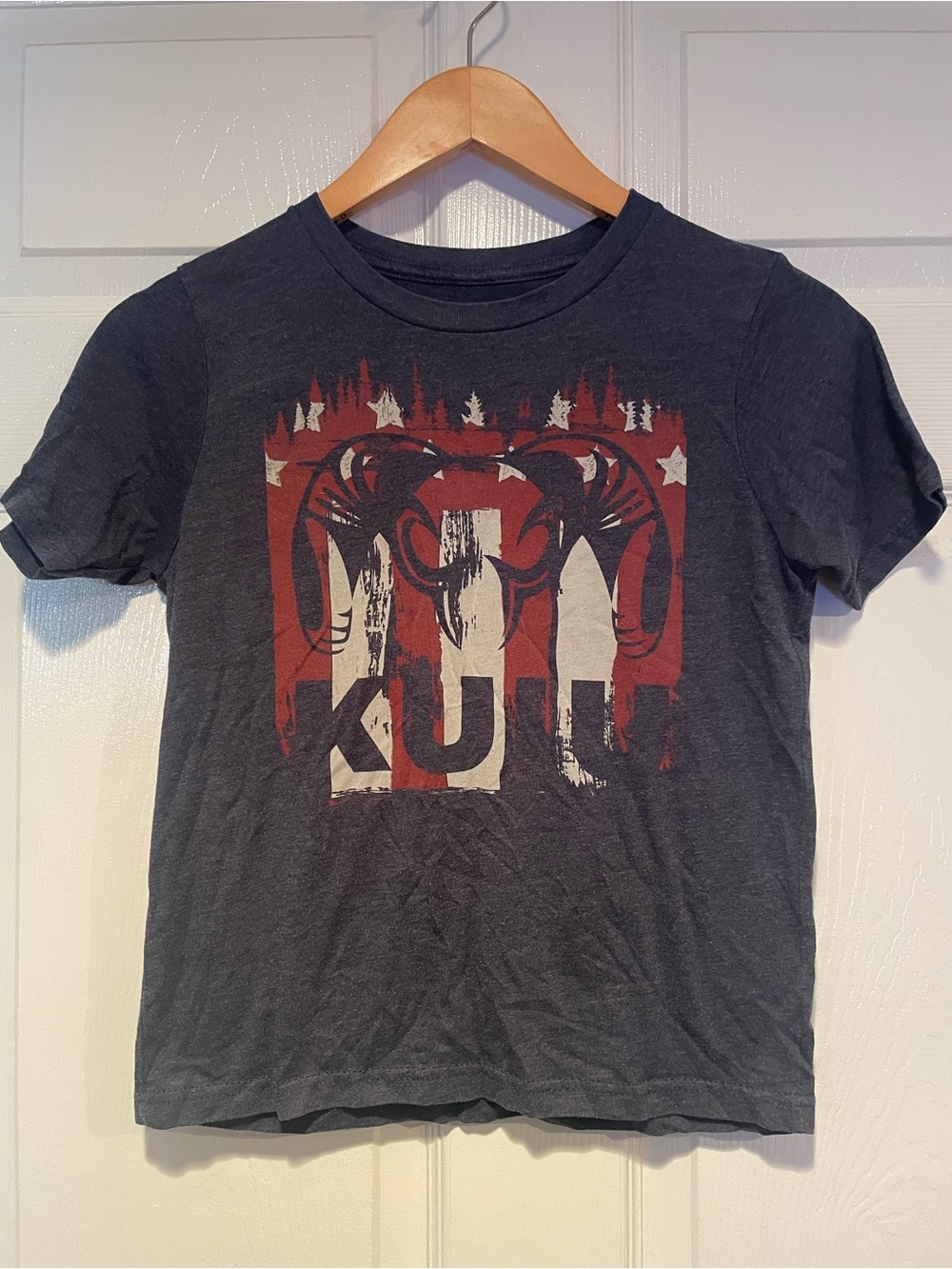 KUIU Charcoal Tee with Red Ram Skull Graphic